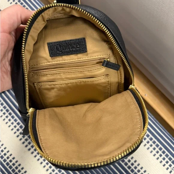 Quince Italian Leather Sling Pack - Picture 11 of 15